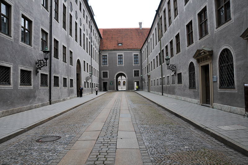 alley